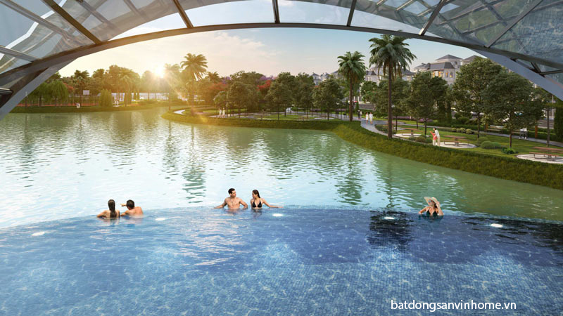Bể bơi ngoài trời có mái che tại Vinhomes Green Villas