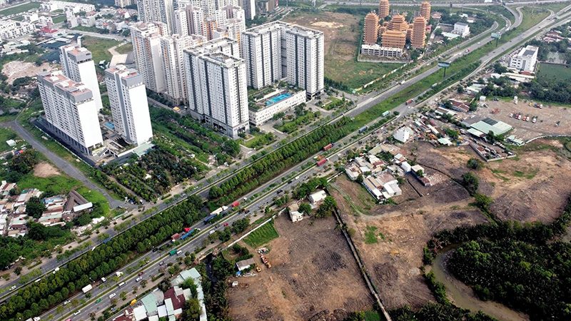 Hàng loạt dự án liên tục mọc lên quanh đại lộ Đông Tây