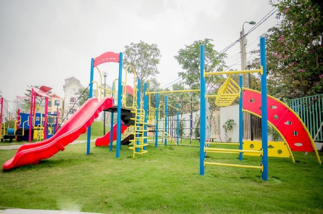 Sân chơi cho các bé thiết kế ngoài trời Sân chơi cho các bé thiết kế ngoài trời